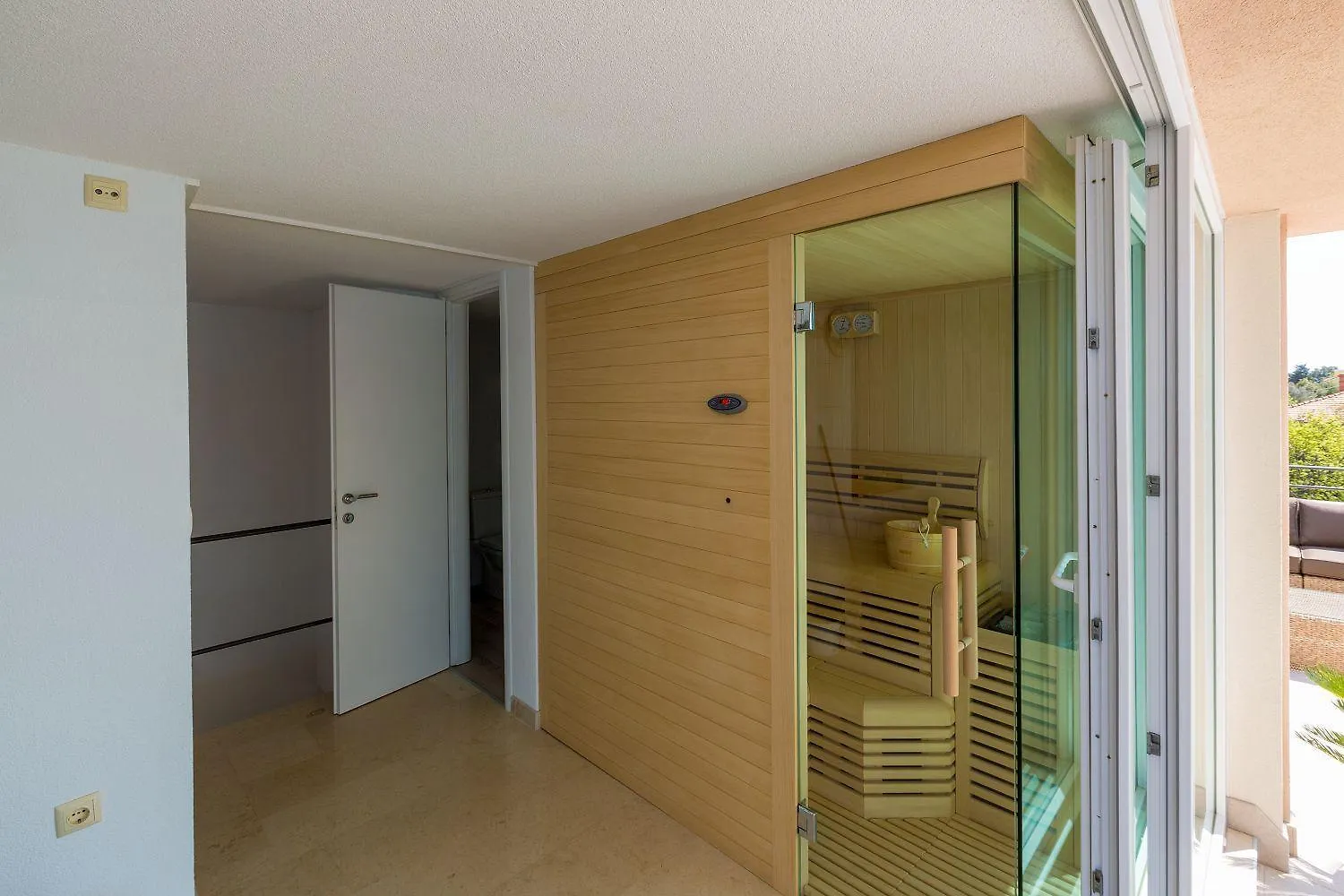 Beeindruckendes Apartment Nur 100 Meter Zum Strand Mit Jacuzzi, Sauna, Meerblick, Wifi Dramalj